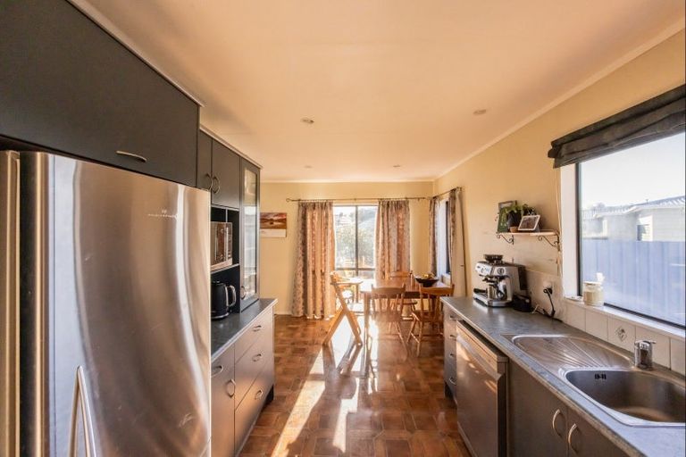 Photo of property in 28 Peppertree Glade, Kelvin Grove, Palmerston North, 4414