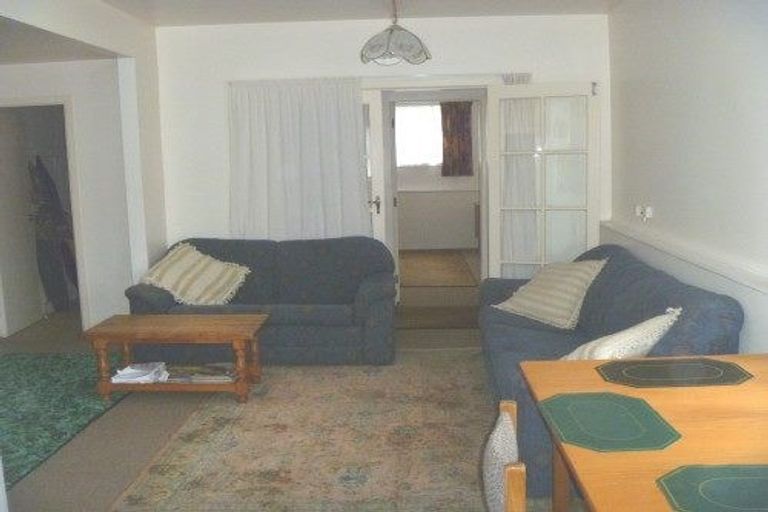 Photo of property in 25 Melrose Road, Island Bay, Wellington, 6023