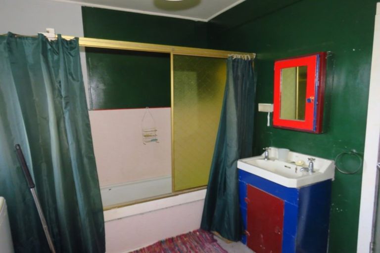 Photo of property in 9 Main Road, Hector, 7822