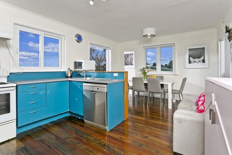 Photo of property in 42 Carlisle Road, Browns Bay, Auckland, 0630