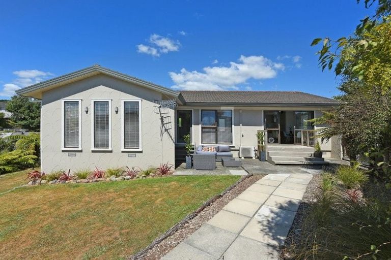 Photo of property in 11 Dunsandel Grove, Silverstream, Upper Hutt, 5019
