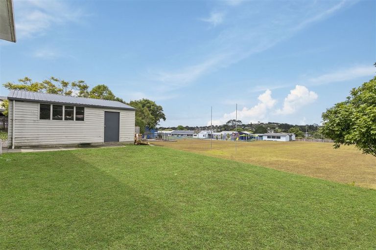 Photo of property in 7 Hueglow Rise, West Harbour, Auckland, 0618