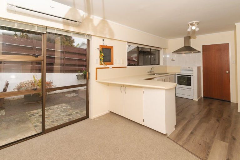 Photo of property in 2/4 Bishop Street, Green Bay, Auckland, 0604