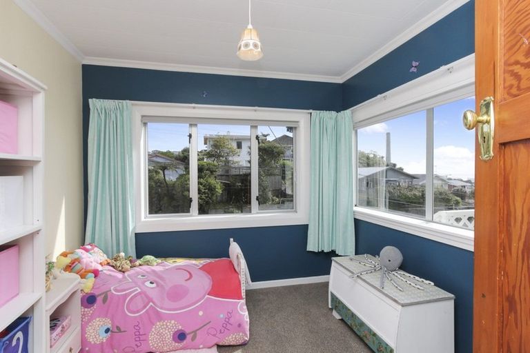 Photo of property in 61 Pioneer Road, Moturoa, New Plymouth, 4310