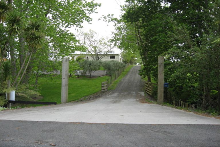 Photo of property in 28 Pomona Road, Kumeu, 0891
