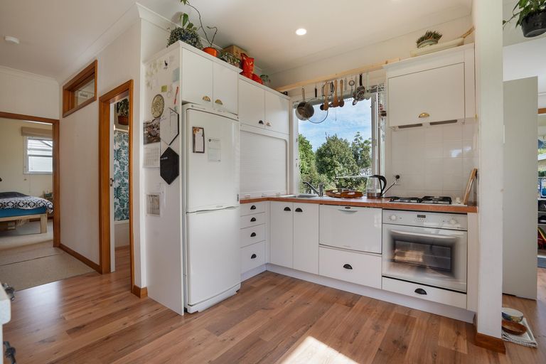 Photo of property in 20 Ihle Street, Terrace End, Palmerston North, 4410