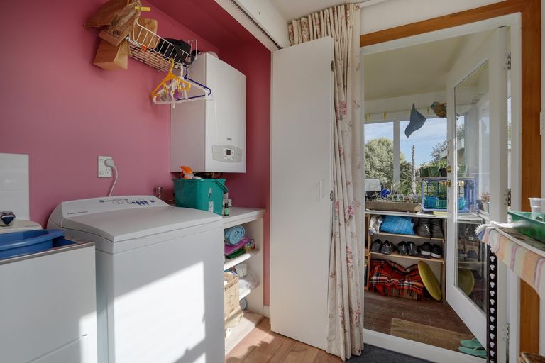 Photo of property in 20 Ihle Street, Terrace End, Palmerston North, 4410