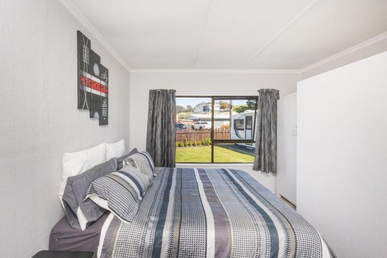 Photo of property in 9 Chrystal Street, Foxton Beach, Foxton, 4815