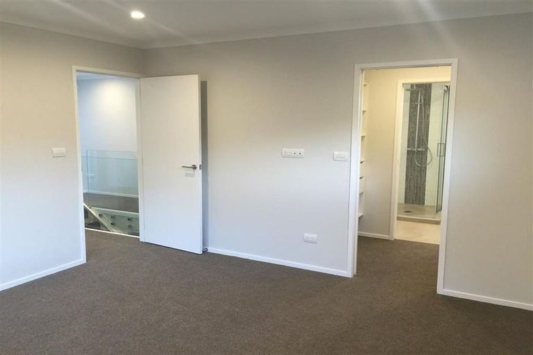 Photo of property in 3a Stitchbird Close, Murrays Bay, Auckland, 0630