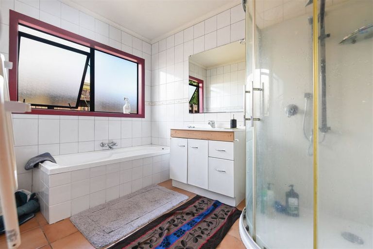 Photo of property in 1 Corsair Place, Melville, Hamilton, 3206