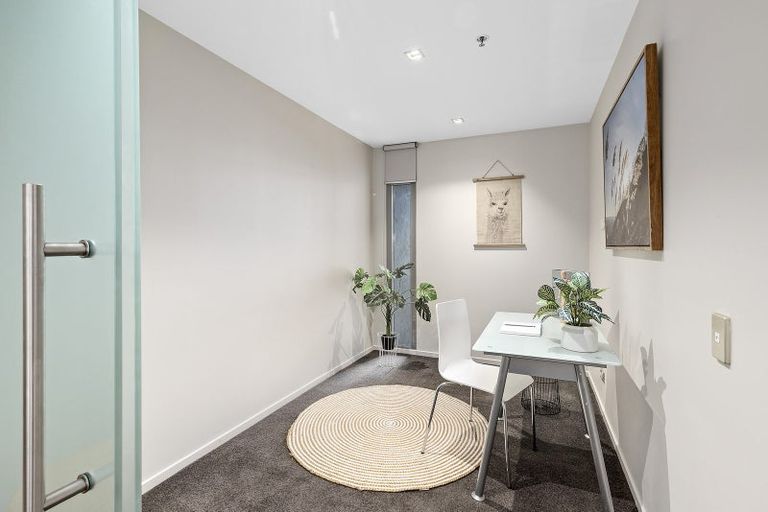 Photo of property in Patent 326 Apartments, 207s/326 Evans Bay Parade, Hataitai, Wellington, 6021