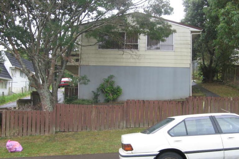 Photo of property in 1/3 Jenanne Place, Totara Vale, Auckland, 0629