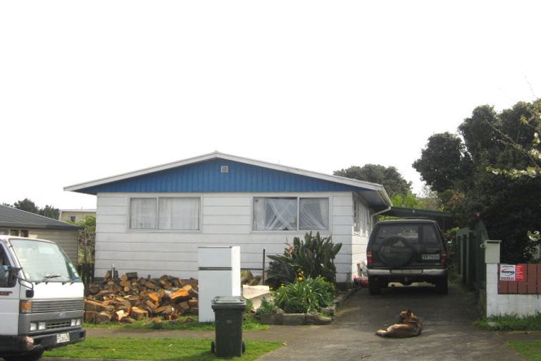 Photo of property in 10 Airedale Place, Waitara, 4320