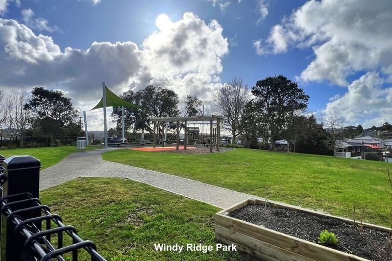 Photo of property in 2/22 Windy Ridge Road, Glenfield, Auckland, 0629