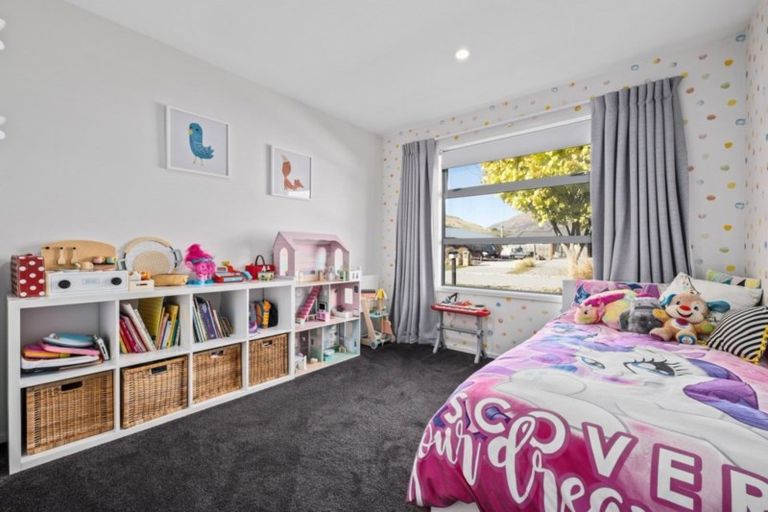 Photo of property in 11 Ada Place, Lake Hayes, Queenstown, 9304