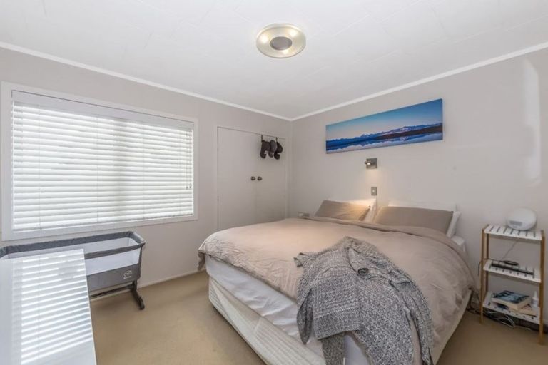 Photo of property in 2/42 Beach Road, Castor Bay, Auckland, 0620