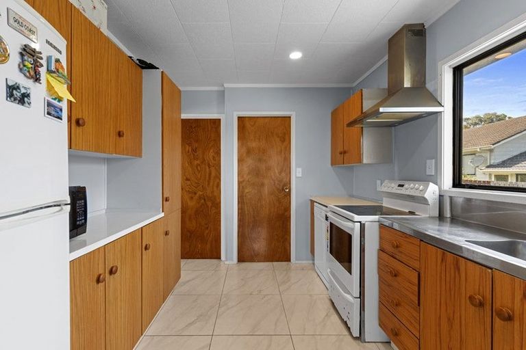 Photo of property in 1/16 Cabello Place, Unsworth Heights, Auckland, 0632