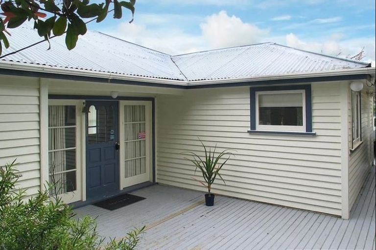 Photo of property in 55 Handyside Street, Tawa, Wellington, 5028