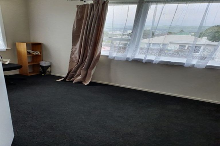 Photo of property in 8 Takapuwahia Drive, Takapuwahia, Porirua, 5022