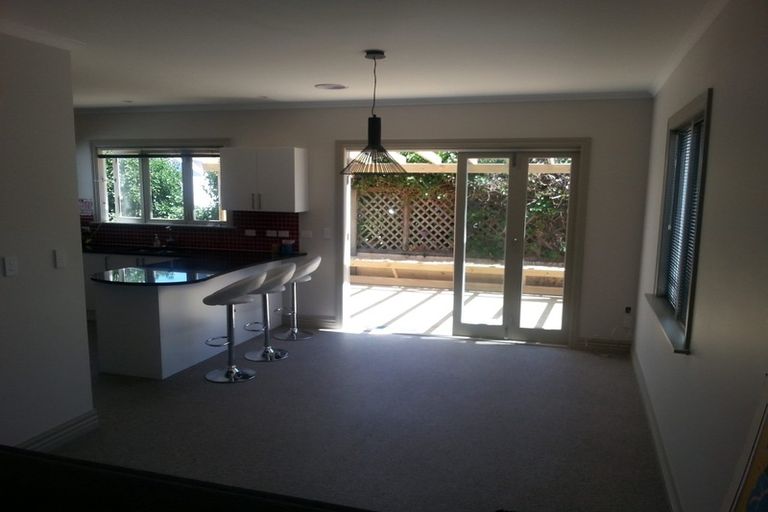 Photo of property in 7 Edge Hill, Mount Victoria, Wellington, 6011