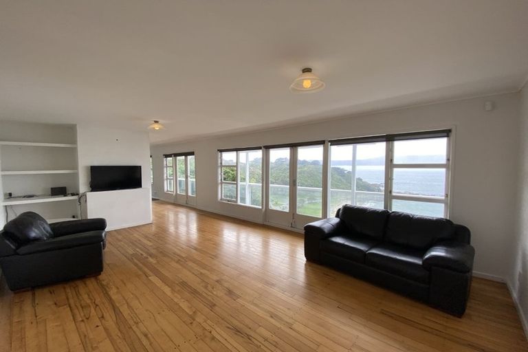 Photo of property in 54 Fortification Road, Karaka Bays, Wellington, 6022