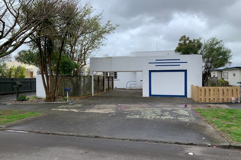 Photo of property in 27 Ake Ake Avenue, Hokowhitu, Palmerston North, 4410