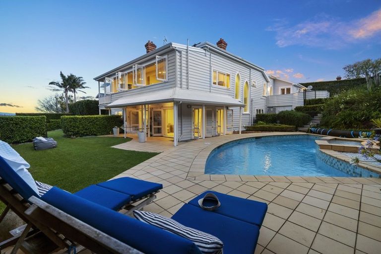 Photo of property in 28 Stanley Point Road, Stanley Point, Auckland, 0624