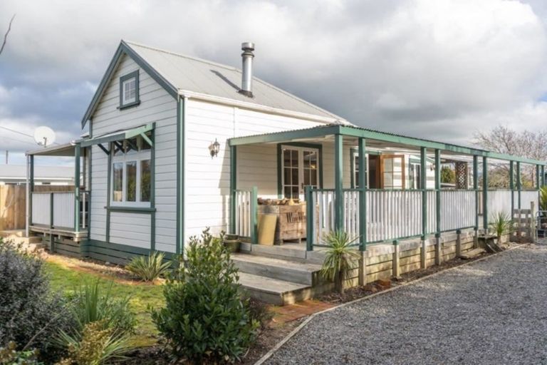 Photo of property in 16 New York Street, Martinborough, 5711