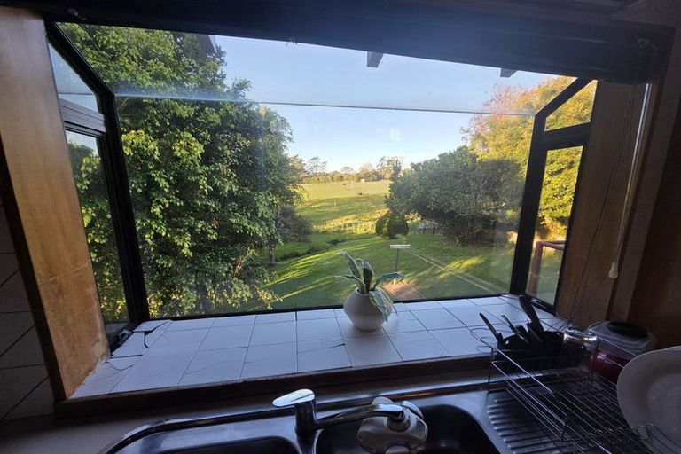 Photo of property in 8 Churchouse Road, Greenhithe, Auckland, 0632