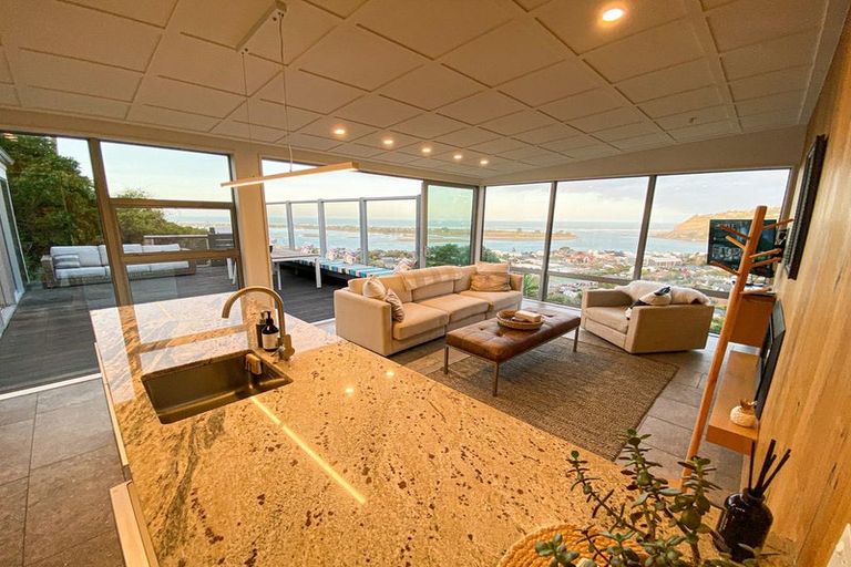 Photo of property in 14 Defender Lane, Redcliffs, Christchurch, 8081