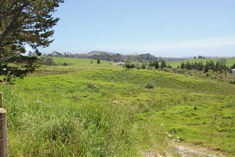Photo of property in 962a Oneriri Road, Kaiwaka, 0573