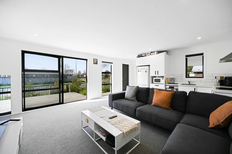 Photo of property in 1/2 Searancke Place, Fairfield, Hamilton, 3214