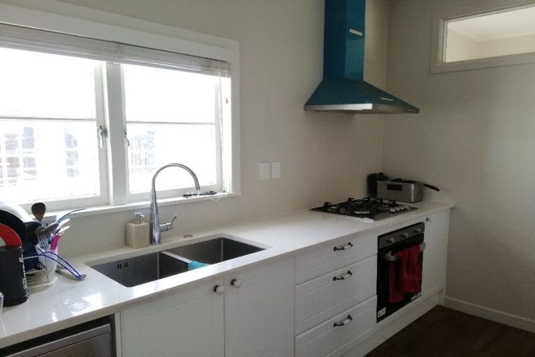 Photo of property in 22 Dallinghoe Crescent, Milford, Auckland, 0620