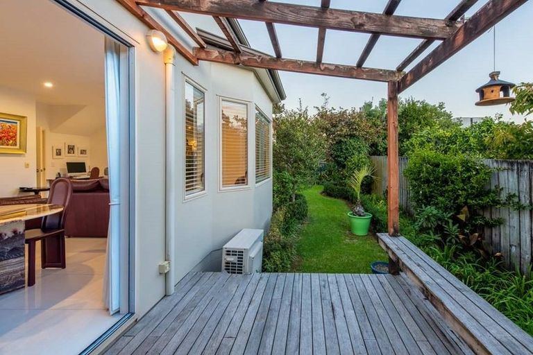 Photo of property in 1/12 Brook Street, Milford, Auckland, 0620