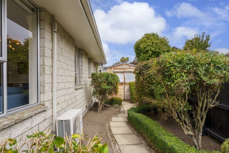 Photo of property in 2/17b Prestons Road, Redwood, Christchurch, 8051