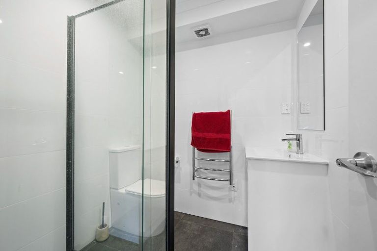 Photo of property in 48 Rangiora Avenue, Kaiwharawhara, Wellington, 6035