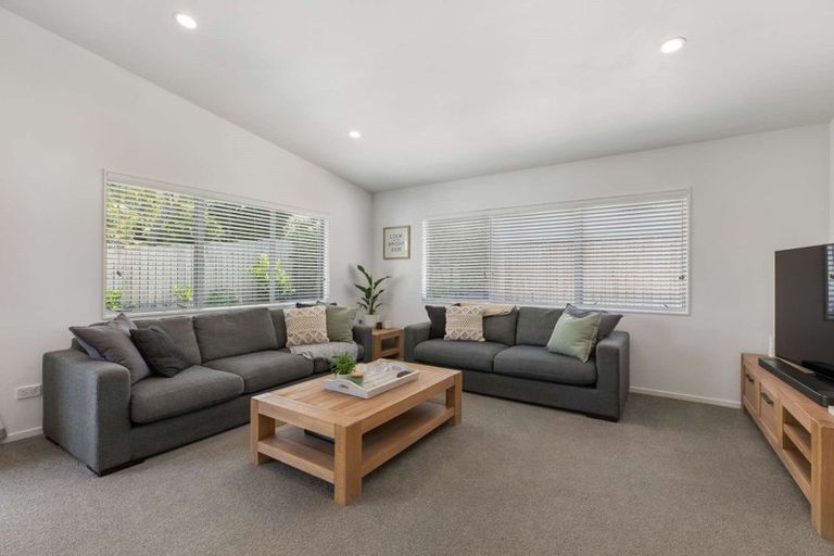Photo of property in 21 Carento Way, Stanmore Bay, Whangaparaoa, 0932