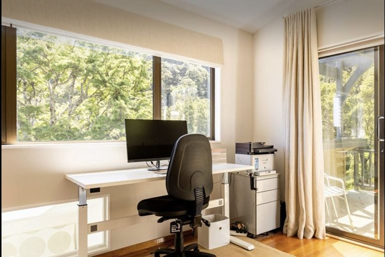 Photo of property in 136 Cheviot Road, Lowry Bay, Lower Hutt, 5013