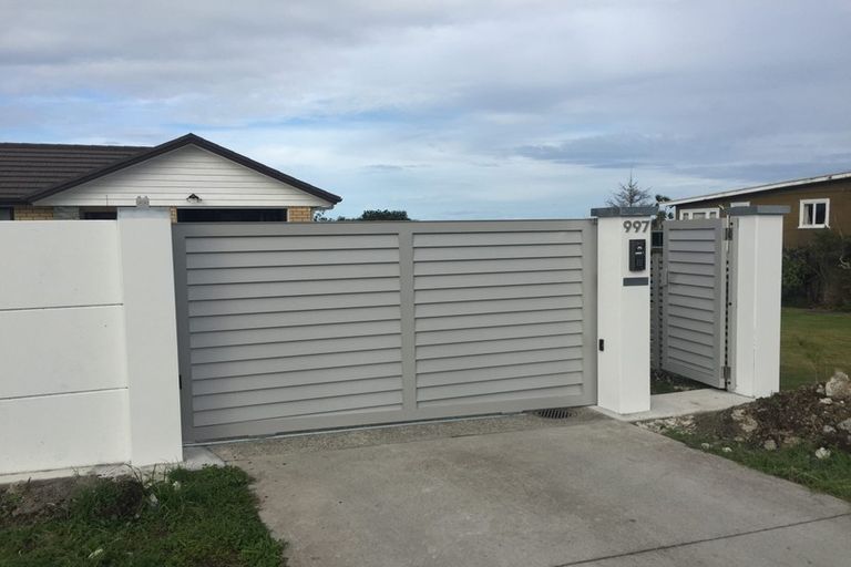 Photo of property in 997 Whangaparaoa Road, Tindalls Beach, Whangaparaoa, 0930