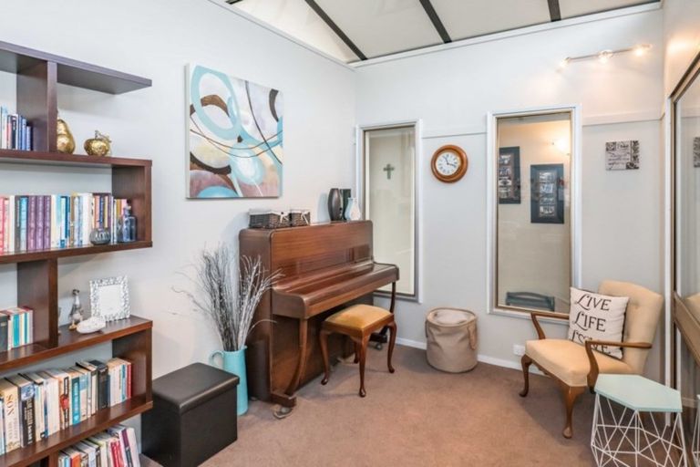 Photo of property in 5 Bahama Crescent, Paraparaumu Beach, Paraparaumu, 5032