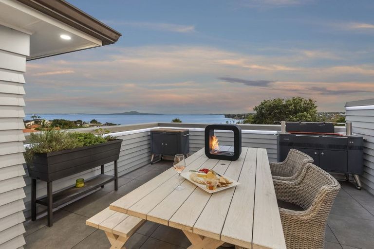 Photo of property in 2/11 Ridge Road, Waiake, Auckland, 0630