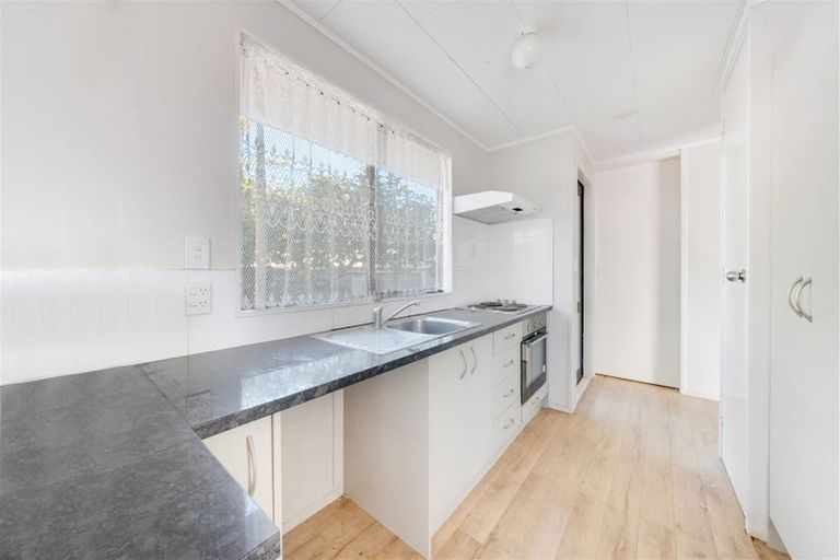 Photo of property in 2/28 Kennington Drive, Clendon Park, Auckland, 2103