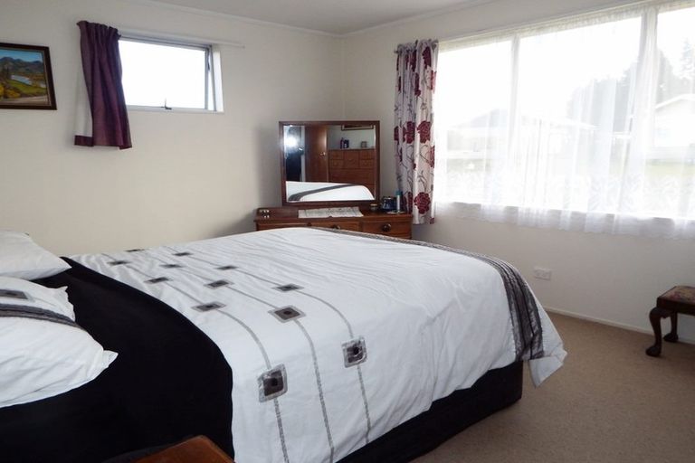 Photo of property in 25 Barton Street, Marton, 4710