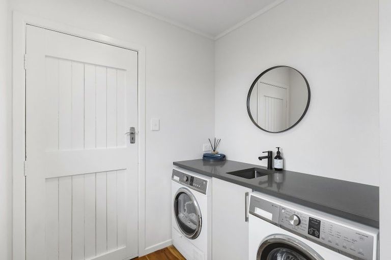 Photo of property in 1/60 Hillcrest Avenue, Hillcrest, Auckland, 0627