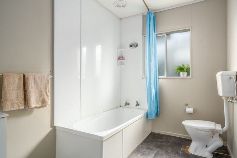 Photo of property in 32 Thurleigh Grove, Karori, Wellington, 6012