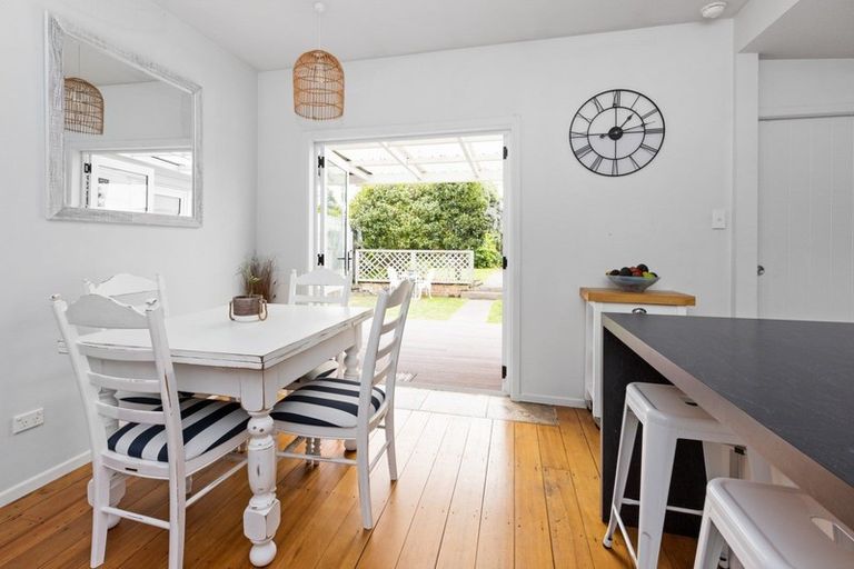 Photo of property in 11 Richmond Road, Clive, Hastings, 4180