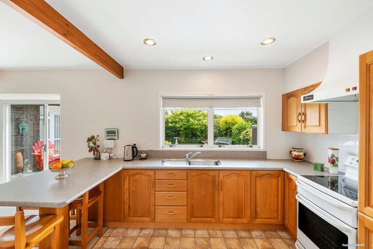 Photo of property in 10 Serrita Avenue, Sunnyhills, Auckland, 2010