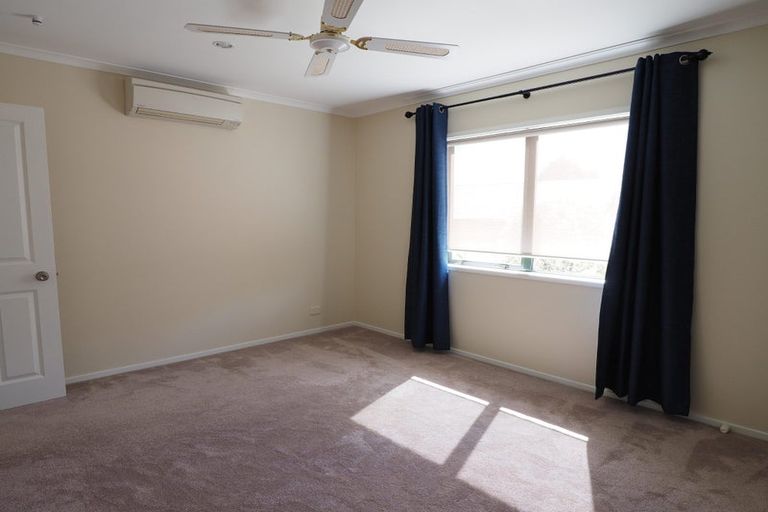 Photo of property in 9 Graven Court, Henderson, Auckland, 0612