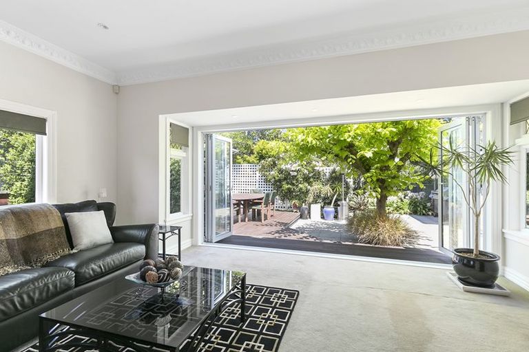 Photo of property in 19 Bidwill Street, Mount Cook, Wellington, 6021