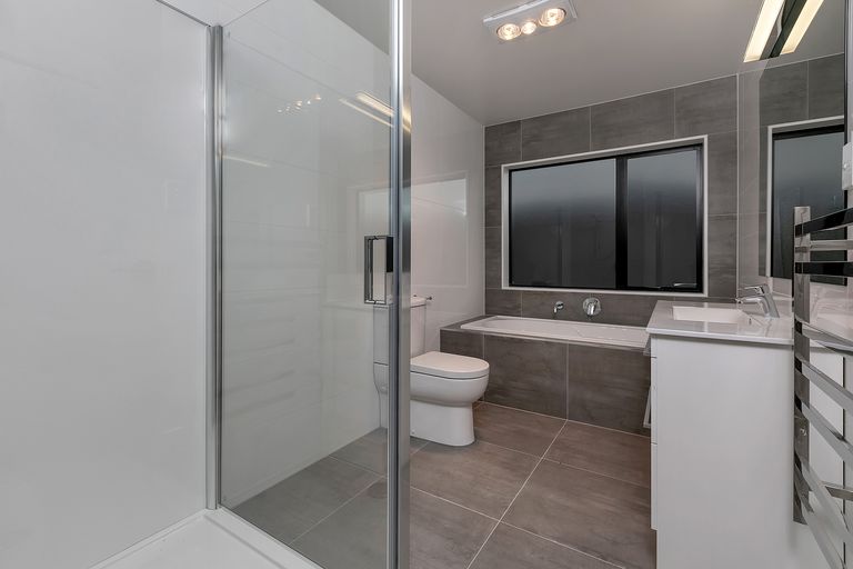 Photo of property in 40 Lumbarda Drive, Kumeu, 0810